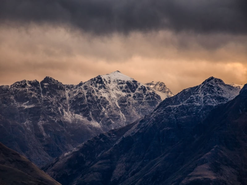 DRAMA SOBRE PICOS NEVADOS