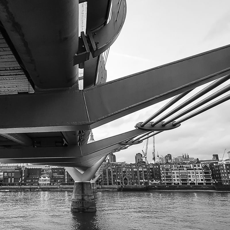 SOB A MILLENNIUM BRIDGE