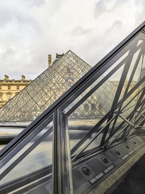 SOBREPOSIÇÃO NO LOUVRE