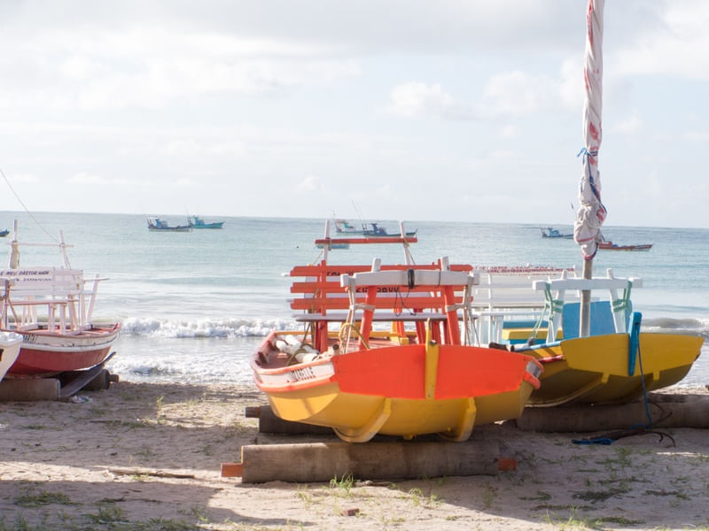 EMBARCAÇÃO NA PRAIA