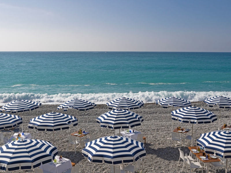 GUARDA-SÓIS NA PRAIA DE NICE