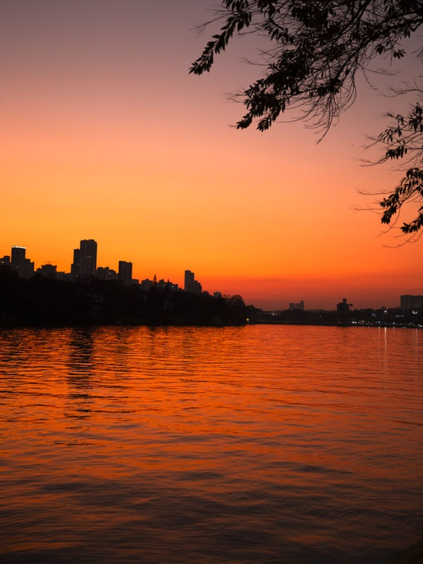 A BELEZA DO LAGO IGAPÓ AO ENTARDECER NO INVERNO