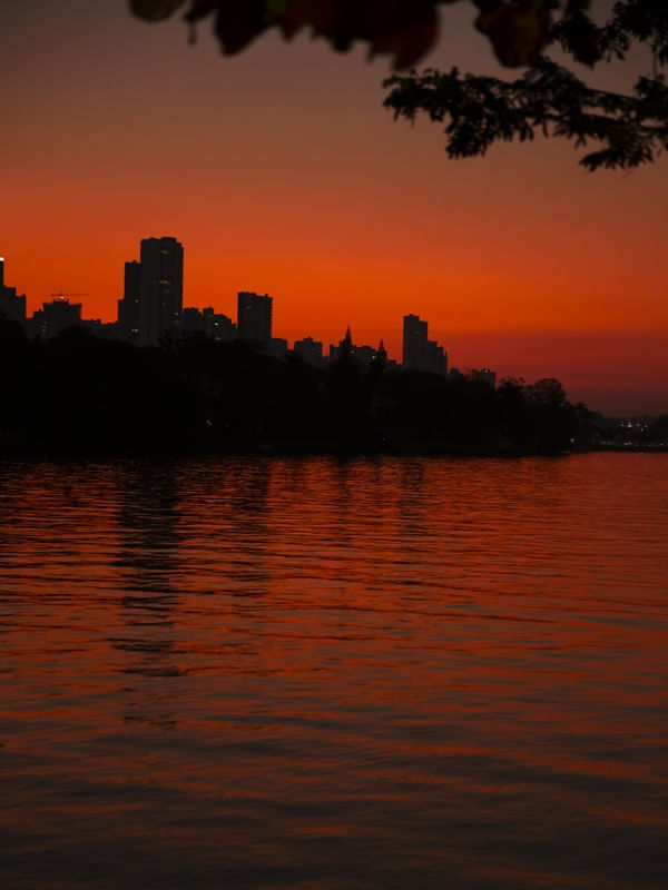 LAGO IGAPÓ E GLEBA PALHANO SOB O CÉU DE LONDRINA