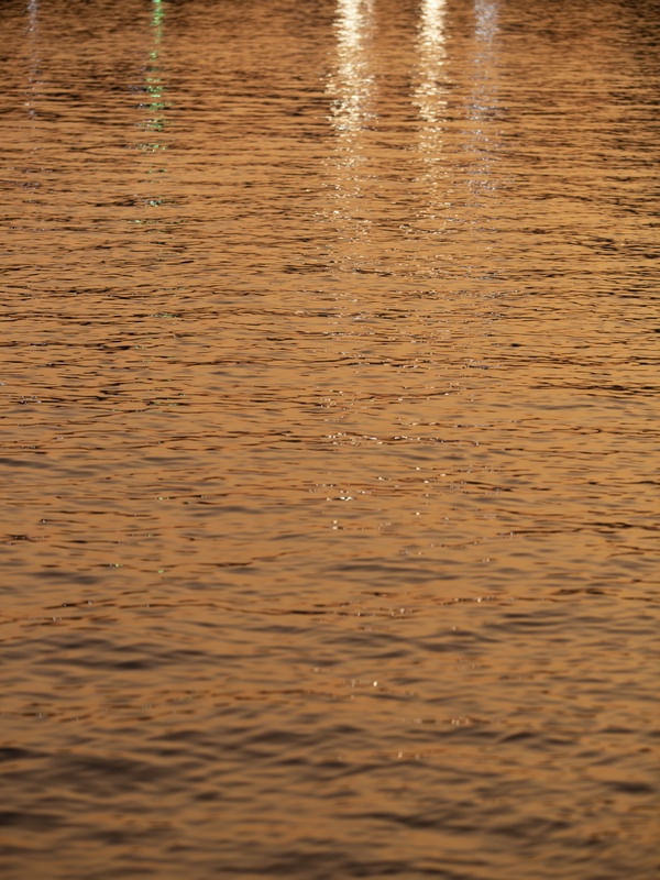 AS ÁGUAS DO LAGO IGAPÓ