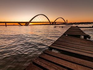 PONTE JK E O PÍER DO LAGO