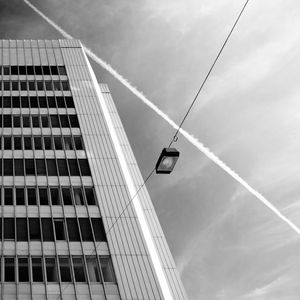 LINHAS EM PERSPECTIVA URBANA