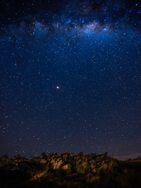 SOB A MAGIA DAS ESTRELAS