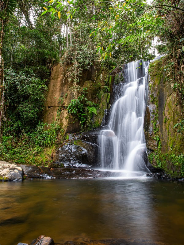 CASCATA COM VÉU