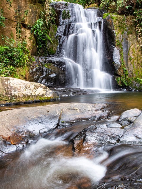 CASCATA COM PISCINA NATURAL