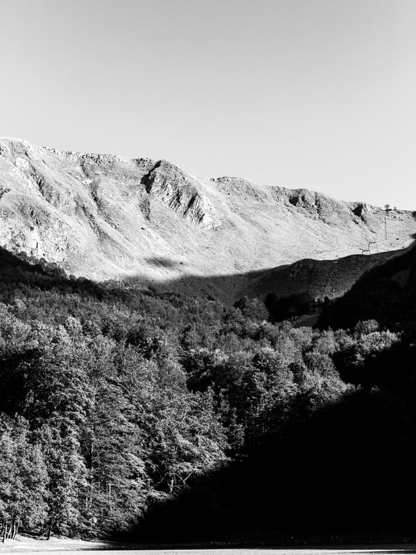MONTANHAS E SOMBRAS