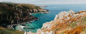 ENTRE A TERRA E O MAR