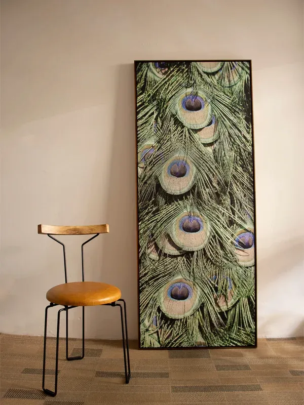 Quadro tela em canvas - PENAS NO PAVÃO - 68x170 - Moldura Canaleta Alta Madeira Clara