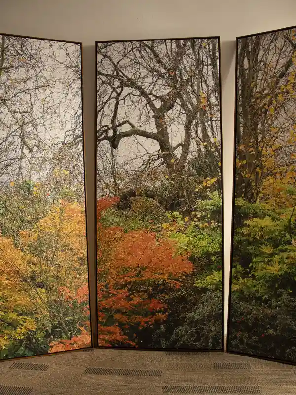 Quadros tela em canvas - JARDIM NO OUTONO (TRÍPTICO) - 68x170 - Moldura Canaleta Alta Madeira Clara