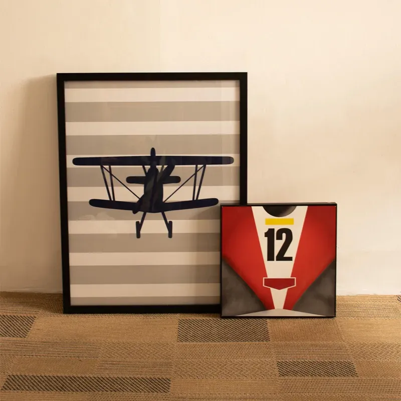 Quadro em papel fotográfico com vidro - AVIÃO 01 + (BRINDE FERRARI F78) - 47,5x62,5 - Moldura Lisa Fina Preta