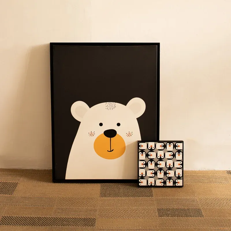 Quadro tela em canvas - URSO ESCANDINAVO BABY + (BRINDE THE PENGUIN CLUB) - 47,5x62,5 - Moldura Canaleta Alta Preta