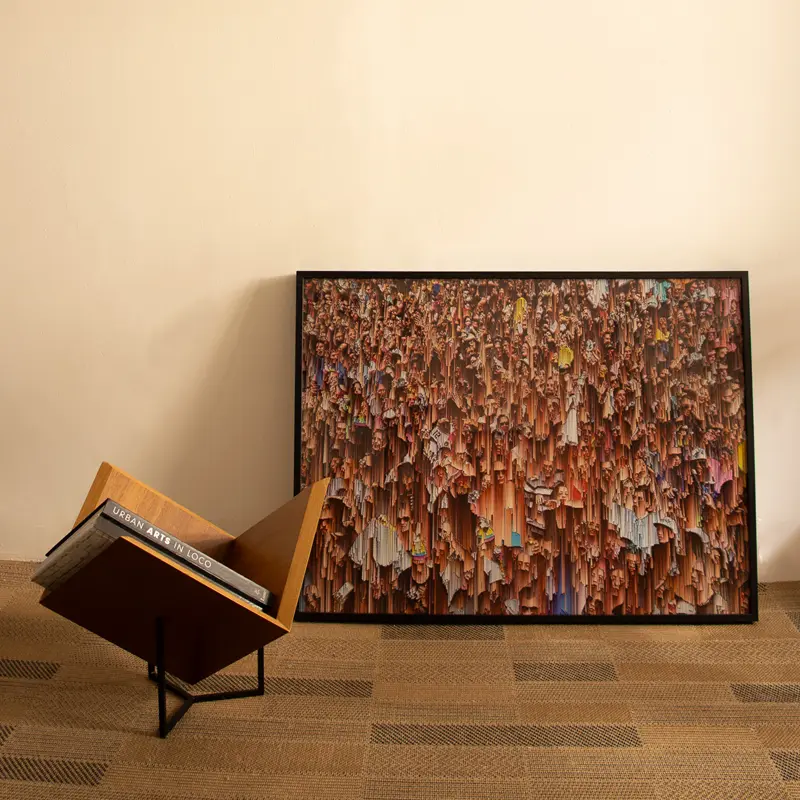 Quadro em papel fotográfico com vidro - MULTIDÃO COLORIDA - 90x67,5 - Moldura Canaleta Alta Preta