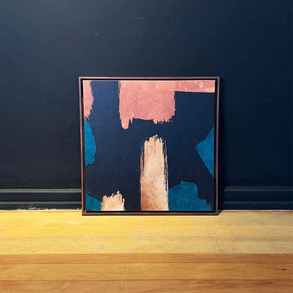 Quadro tela em canvas 47,5x47,5cm - ABSTRATO LARANJA E AZUL - Moldura Canaleta Alta Madeira Escura - OF