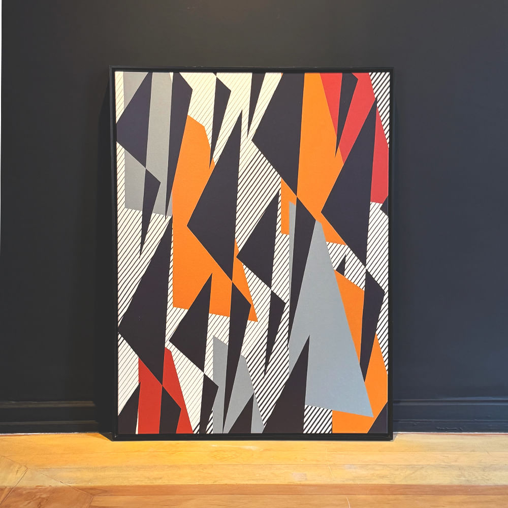 Quadro tela em canvas 67,5x90cm - LISTRAS E TRIANGULOS 1 - Moldura Canaleta Baixa Preta - OF