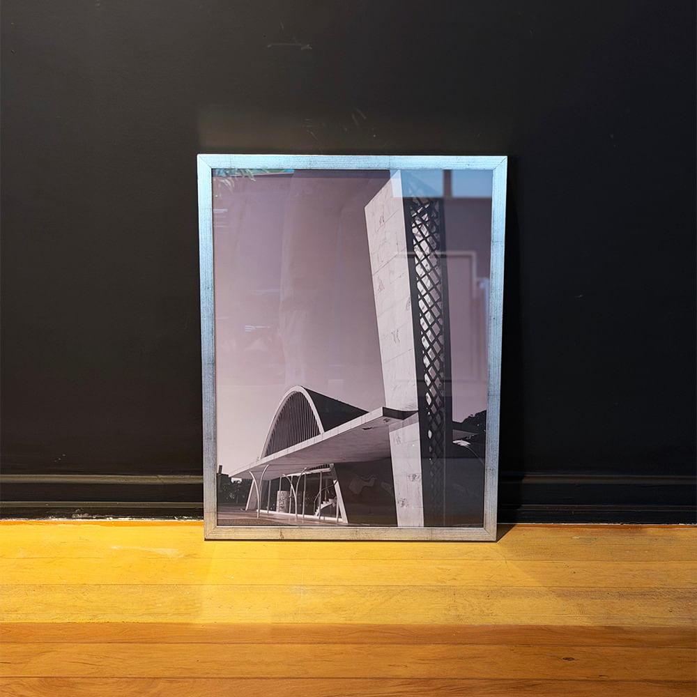 Quadro em papel fotográfico com vidro 47,5x62,5cm - BH 15 - Moldura Lisa Fina Aço Corten - OF