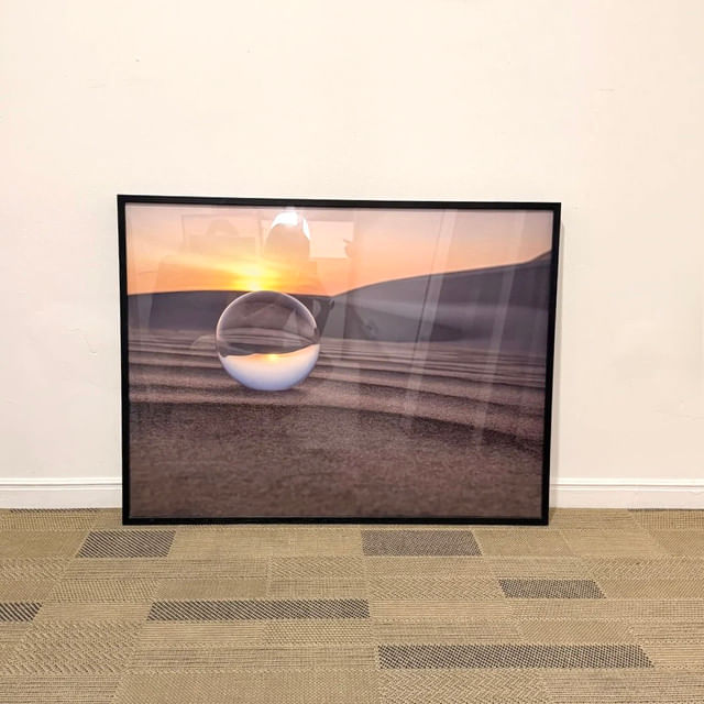 Quadro em papel fotográfico com vidro  90x67,5cm - Alvorada Mágica - Moldura Lisa Fina Preta