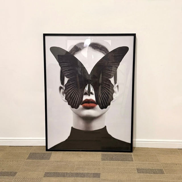 Quadro em papel fotográfico com vidro  67,5x90cm - Black Butterfly - Moldura Lisa Fina Preta
