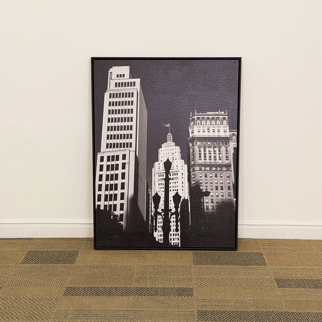 Quadro em acabamento textura semelhante ao couro 47,5x62,5cm - Centro Histórico de São Paulo - Moldura Filete Preta