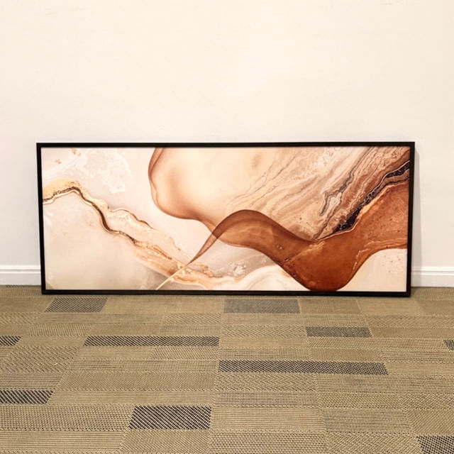 Quadro em acabamento textura semelhante ao couro 120x48cm - Goldy - Moldura Lisa Fina Preta