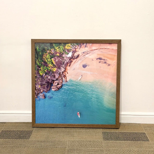 Quadro em papel fotográfico com vidro  47,5x47,5cm - Praia em Ilha Bela Vista - Moldura Lisa Fina Madeira