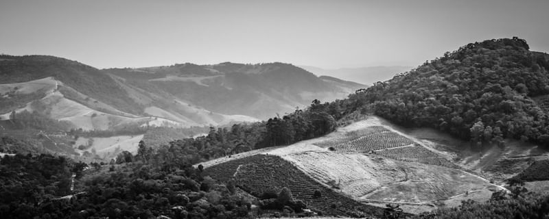 MONTANHAS E VALES DE SERRA NEGRA