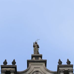 MÃOS AOS CÉUS