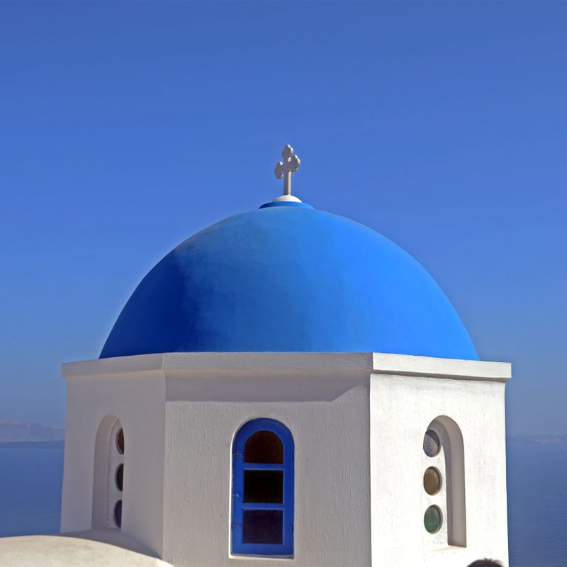 IGREJA GREGA EM OIA - SANTORINI - GRÉCIA.