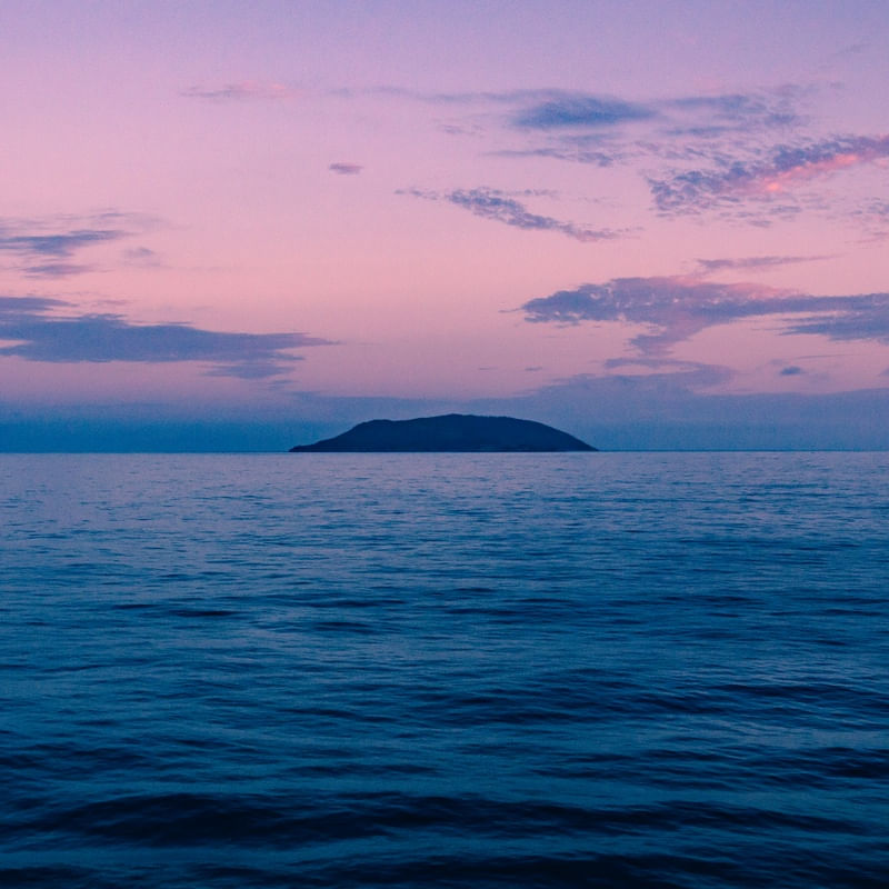 ILHA NA ÁGUA
