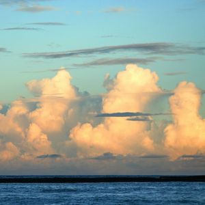 O MAR, AS NUVENS