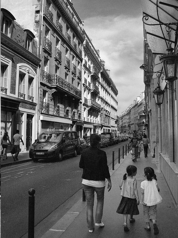 ANDANDO EM PARIS