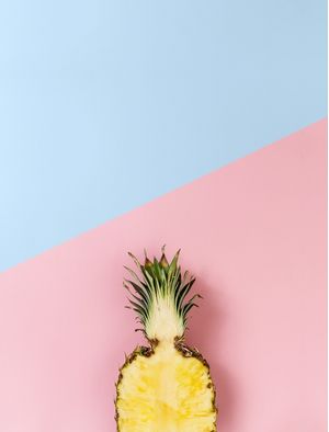 ABACAXI EM FUNDO AZUL E ROSA