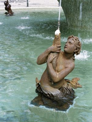 PRAÇA, FONTE, SEREIA