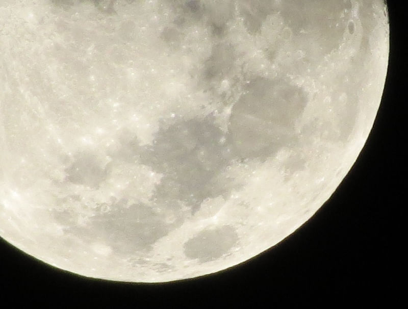 LUA EM PEDAÇOS