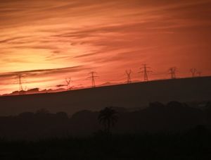 PÔR DO SOL NO CAMPO