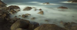 PRAIA DA ARMAÇÃO, NUVENS NAS ROCHAS