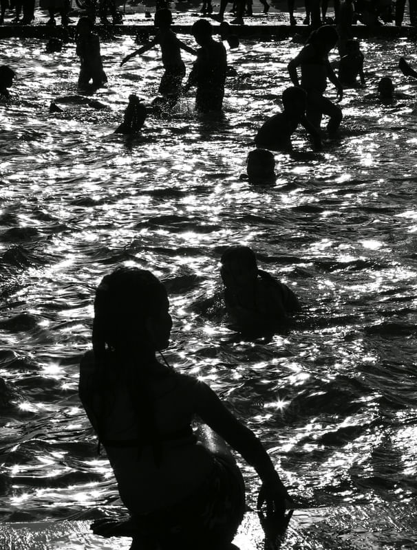 SILHUETA NA PISCINA