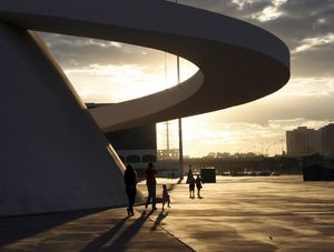 TORRE E POR DO SOL EM BRASÍLIA