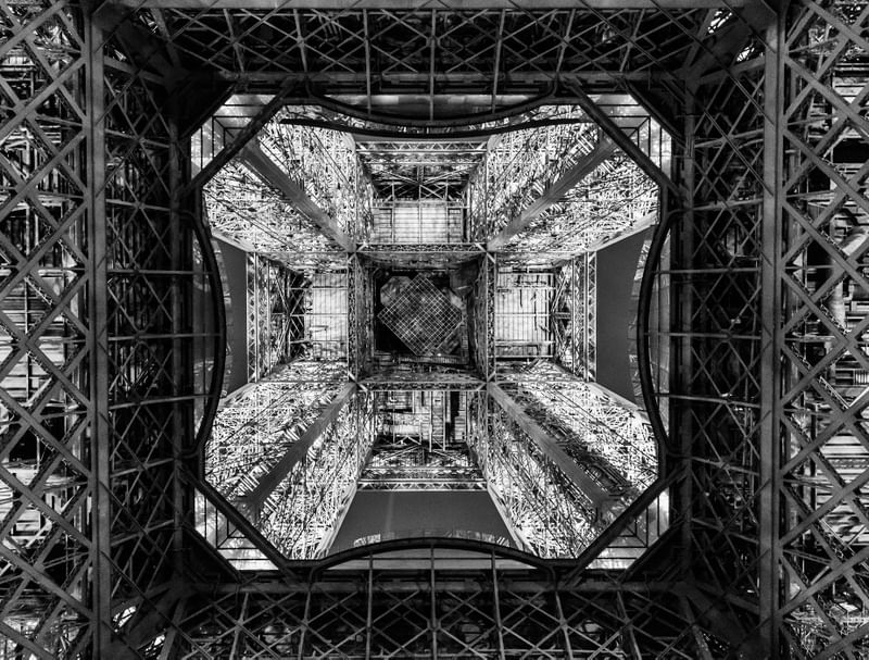 TORRE EIFFEL VISTA DE BAIXO