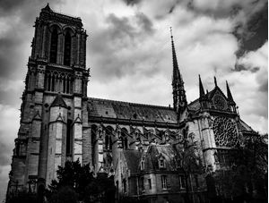 NOTRE DAME EM PRETO E BRANCO