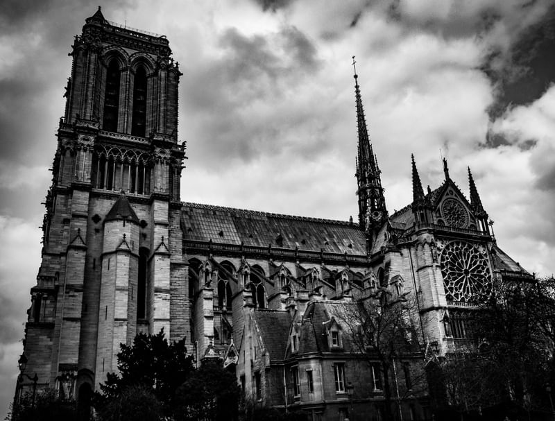 NOTRE DAME EM PRETO E BRANCO