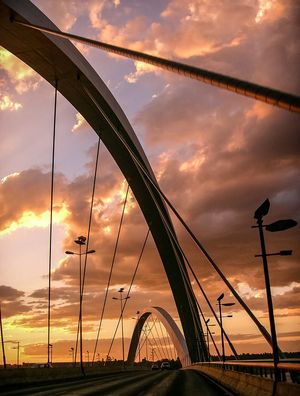PONTE JK NO POR DO SOL