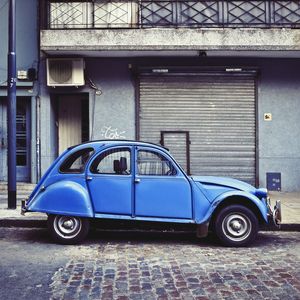 O VELHO CARRO AZUL