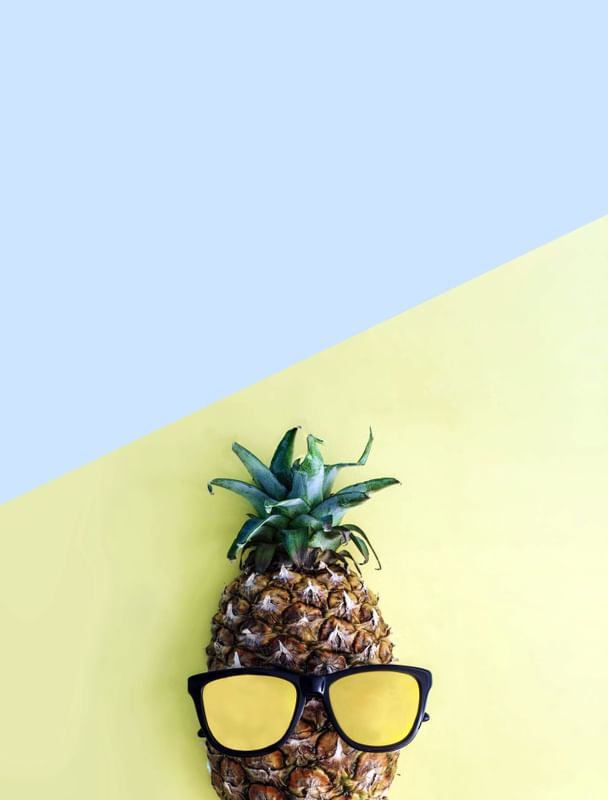 ABACAXI EM FUNDO AZUL E AMARELO I