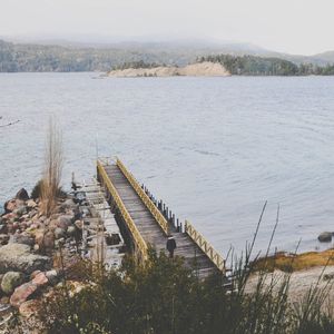 PONTE NO LAGO