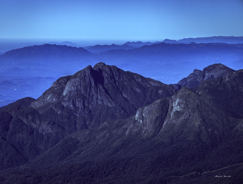 A MONTANHA DE PEDRA