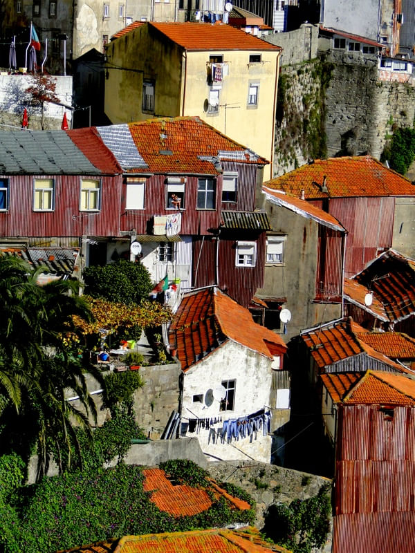 CASAS NOS MORRO DE PORTUGAL